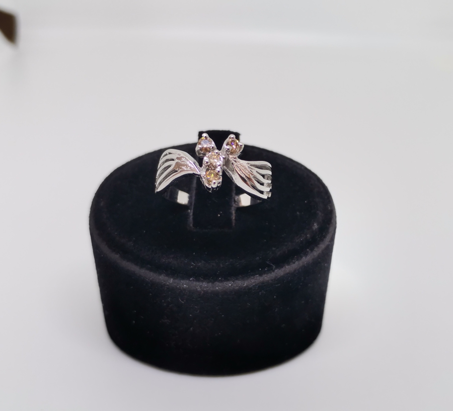 KANATLI MELEK MODELİ PIRLANTA TAŞLI YÜZÜK