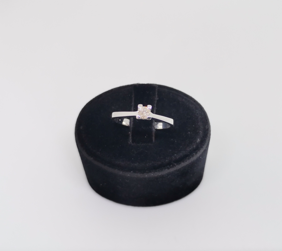 TEK TAŞ MODEL PIRLANTA YÜZÜK