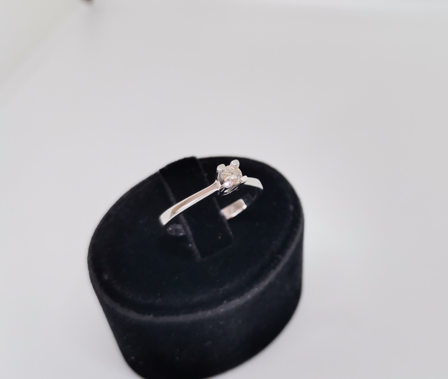 TEK TAŞ MODEL PIRLANTA YÜZÜK