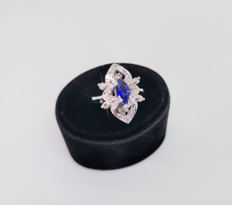 SAFİR VE PIRLANTA TAŞLI MEKİK MODEL YÜZÜK