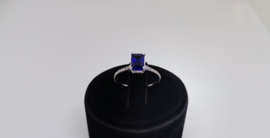 PIRLANTA VE SAFİR TAŞLI BAGET YÜZÜK