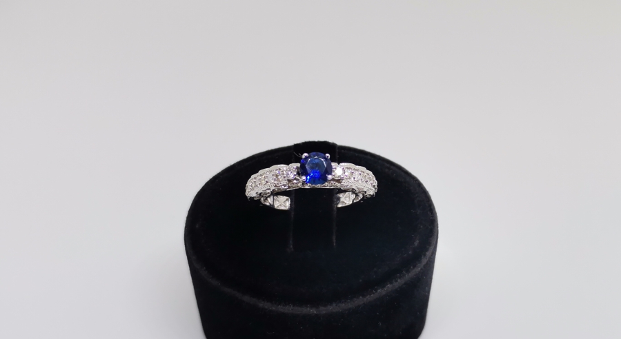 PIRLANTA VE SAFİR TAŞLI YARIM TAMTUR MODEL YÜZÜK