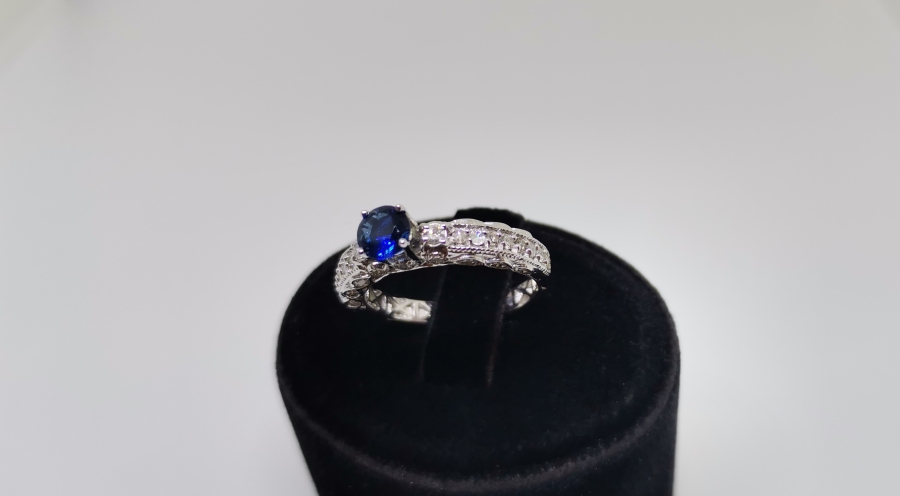 PIRLANTA VE SAFİR TAŞLI YARIM TAMTUR MODEL YÜZÜK