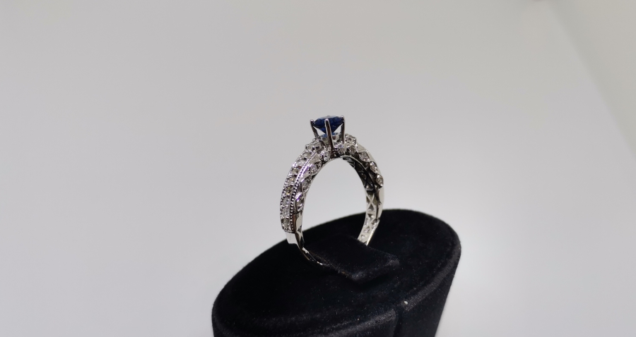 PIRLANTA VE SAFİR TAŞLI YARIM TAMTUR MODEL YÜZÜK