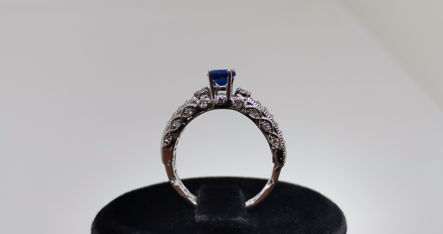 PIRLANTA VE SAFİR TAŞLI YARIM TAMTUR MODEL YÜZÜK