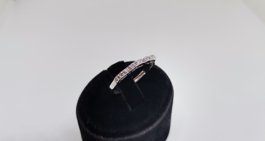 YARIM TAMTUR ALYANS MODEL PIRLANTA TAŞLI YÜZÜK