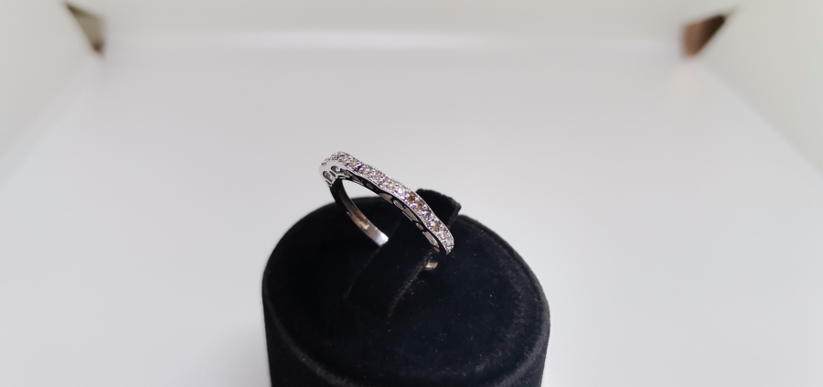 YARIM TAMTUR ALYANS MODEL PIRLANTA TAŞLI YÜZÜK