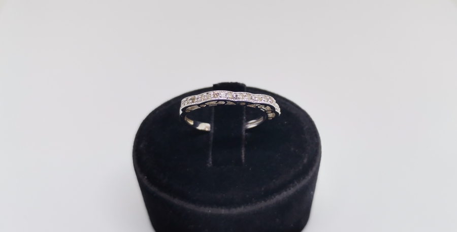 YARIM TAMTUR ALYANS MODEL PIRLANTA TAŞLI YÜZÜK