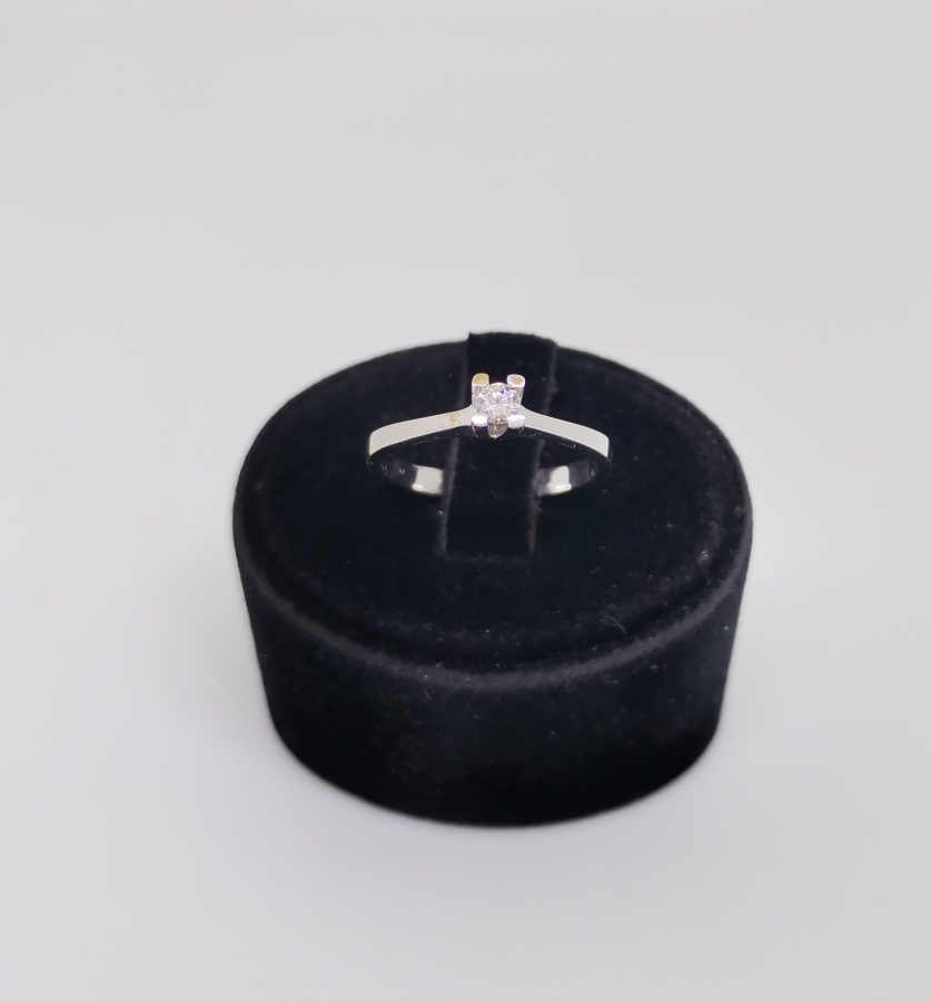 TEK TAŞ MODELİ PIRLANTA YÜZÜK