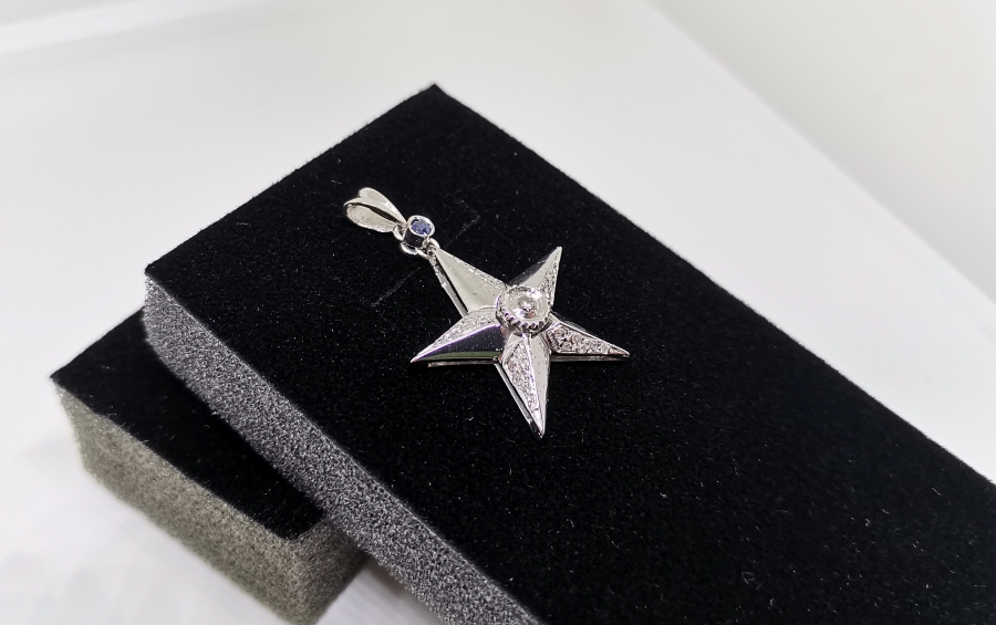 YILDIZ FORMUNDA YAPILMIŞ PIRLANTA TAŞLI KOLYE UCU