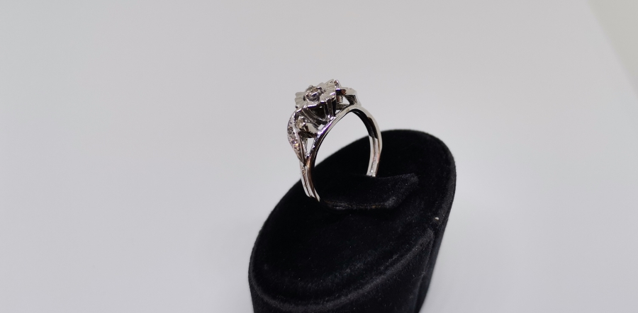 KAR TANESİ MODEL PIRLANTA YÜZÜK