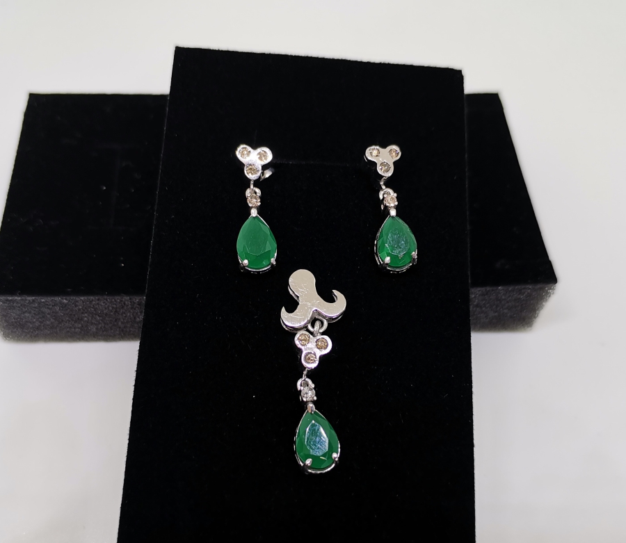 ZÜMRÜT VE PIRLANTA TAŞLI KOLYE KÜPE TAKIMI