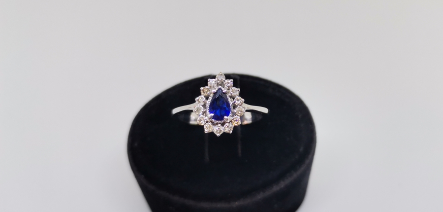 SAFİR VE PIRLANTA TAŞLI DAMLA MODELİ YÜZÜK