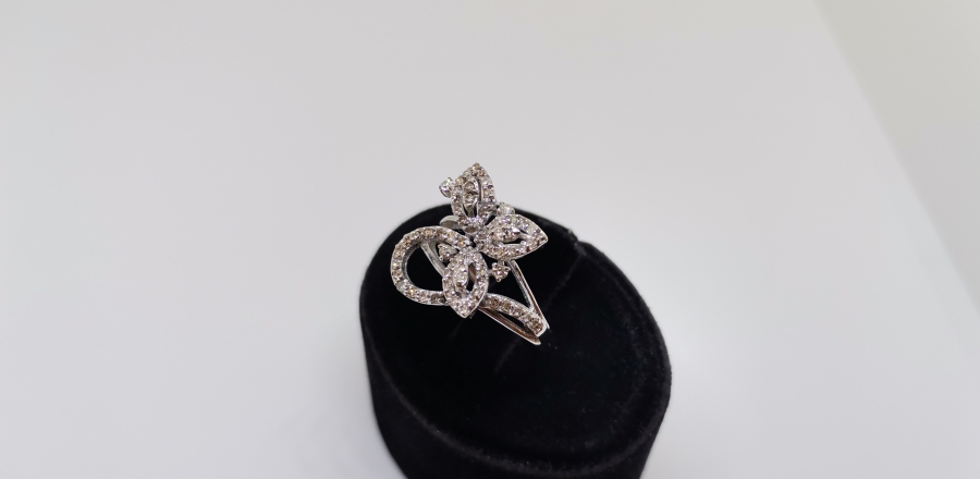 FİYONK MODEL PIRLANTA YÜZÜK