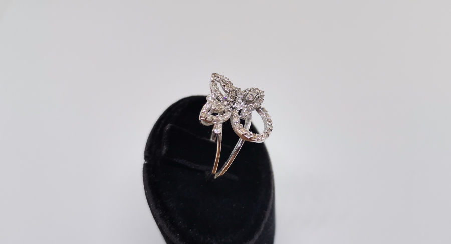 FİYONK MODEL PIRLANTA YÜZÜK