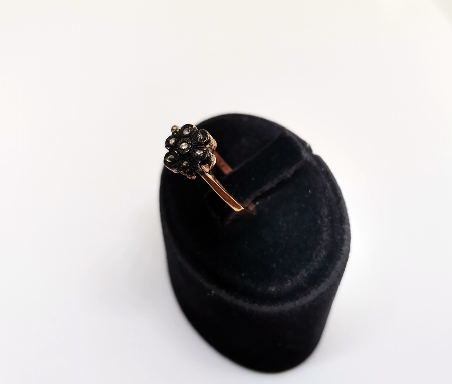 GONCA MODELİ ELMAS TAŞLI YÜZÜK