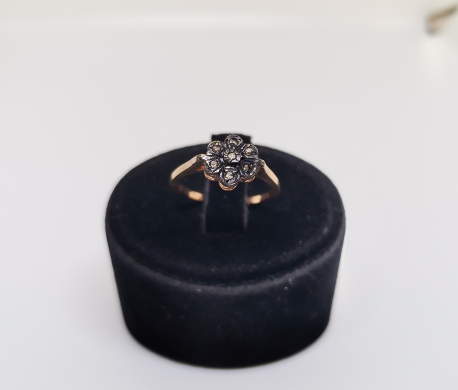 GONCA MODELİ ELMAS TAŞLI YÜZÜK