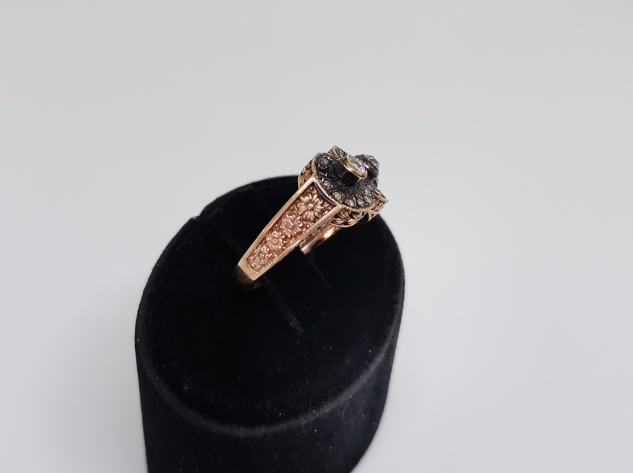 ÜÇTAŞ MODEL DİVANHANE ÇİVİSİ YÜZÜĞÜ