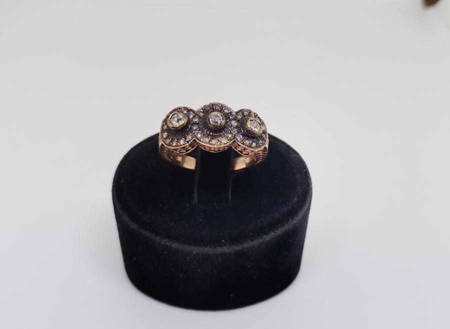 ÜÇTAŞ MODEL DİVANHANE ÇİVİSİ YÜZÜĞÜ