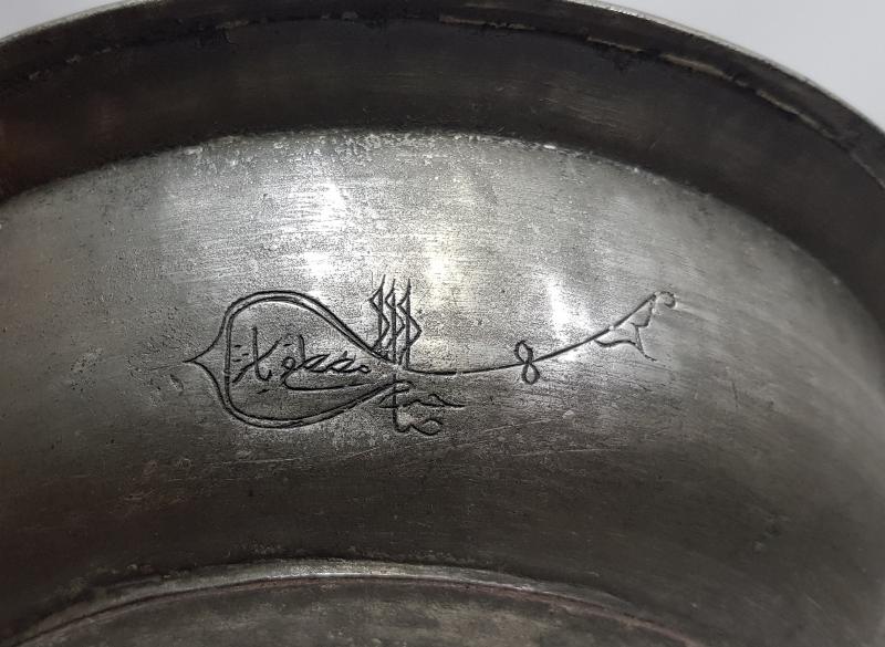 OSMANLI DÖNEMİ "SAHİBİ MUSTAFA BEŞE" YAZILI YENİÇERİ BAKIR TABAK