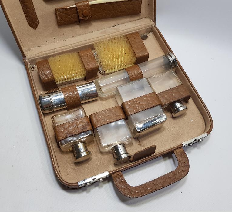 ORİJİNAL KUTUSUNDA ANTİKA ERKEK SEYAHAT SETİ