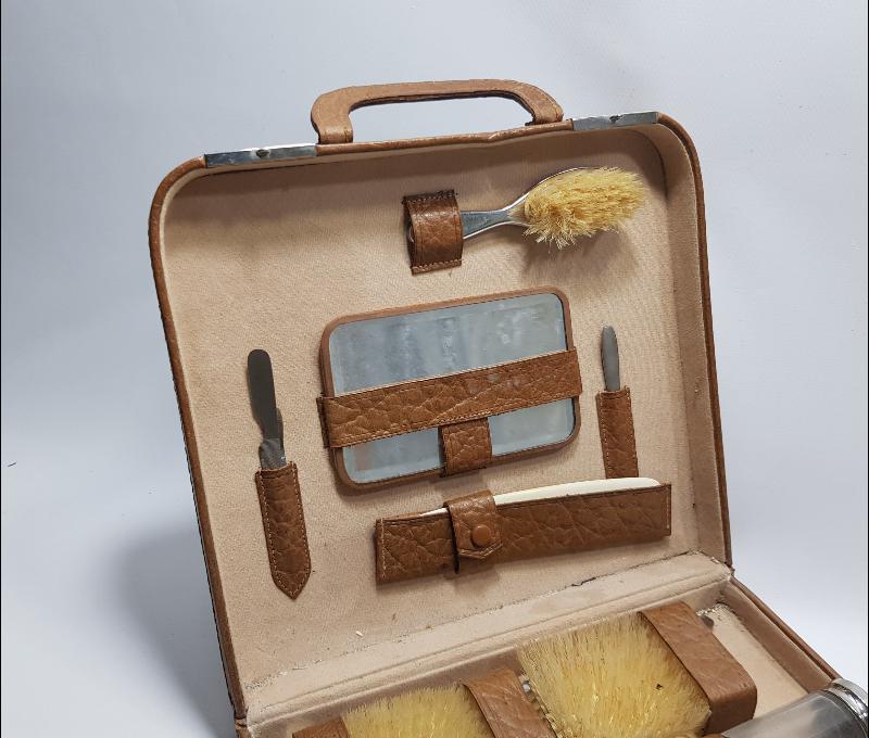 ORİJİNAL KUTUSUNDA ANTİKA ERKEK SEYAHAT SETİ