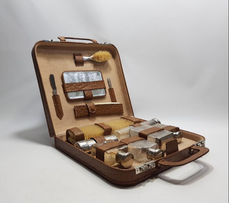 ORİJİNAL KUTUSUNDA ANTİKA ERKEK SEYAHAT SETİ