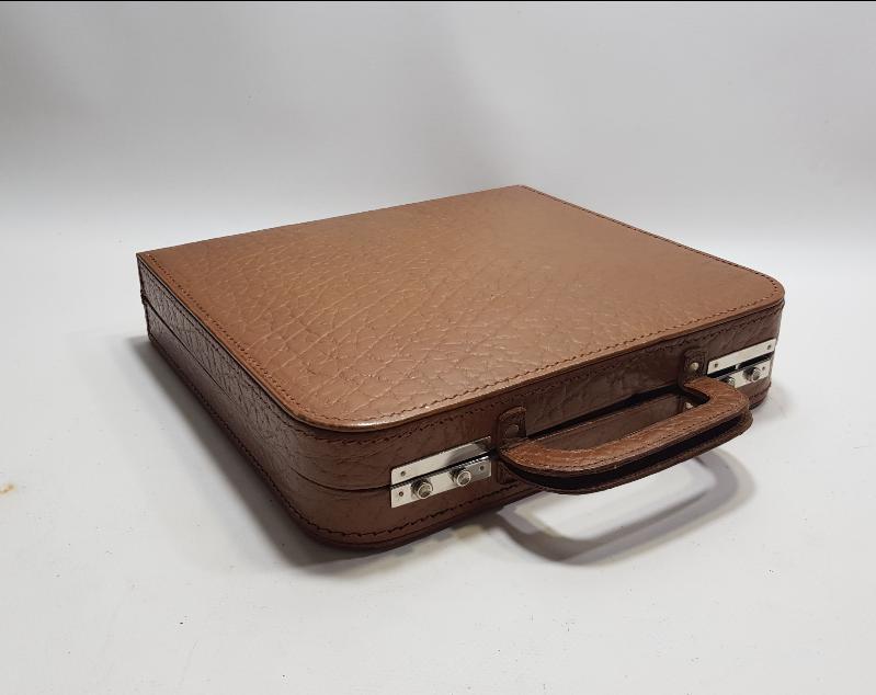 ORİJİNAL KUTUSUNDA ANTİKA ERKEK SEYAHAT SETİ