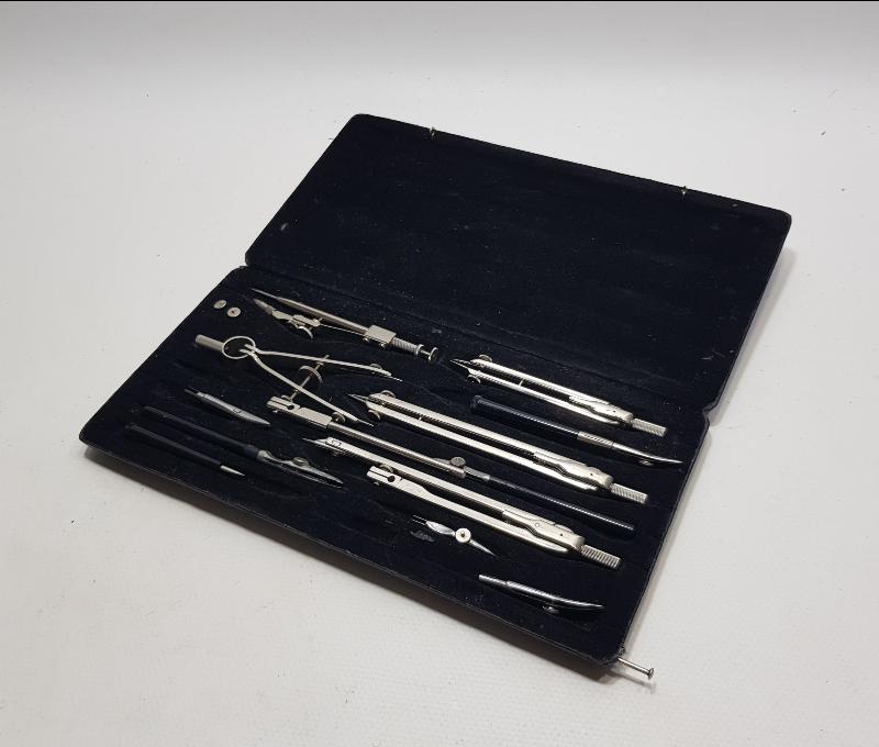 KUTUSUNDA ANTİKA PERGEL SETİ