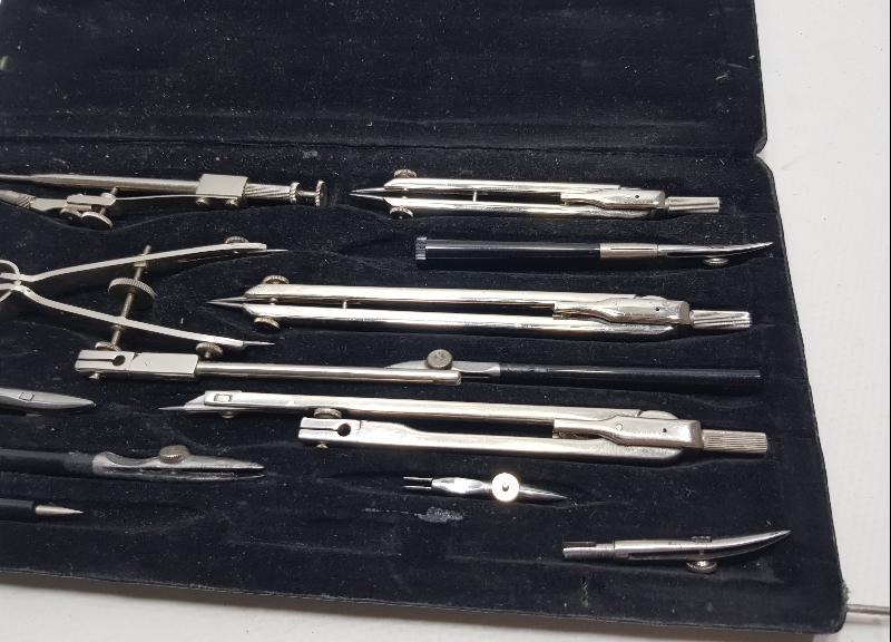 KUTUSUNDA ANTİKA PERGEL SETİ