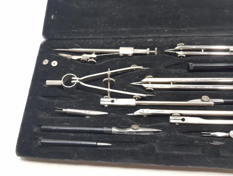 KUTUSUNDA ANTİKA PERGEL SETİ