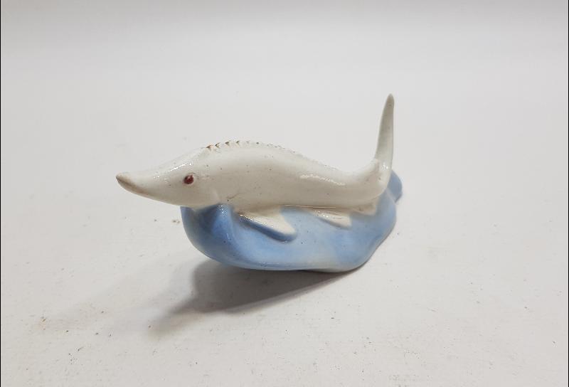 ANTİKA MERSİN BALIĞI FORMLU PORSELEN BİBLO