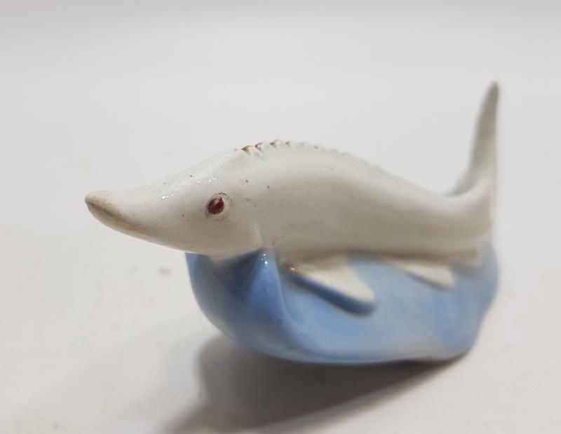 ANTİKA MERSİN BALIĞI FORMLU PORSELEN BİBLO
