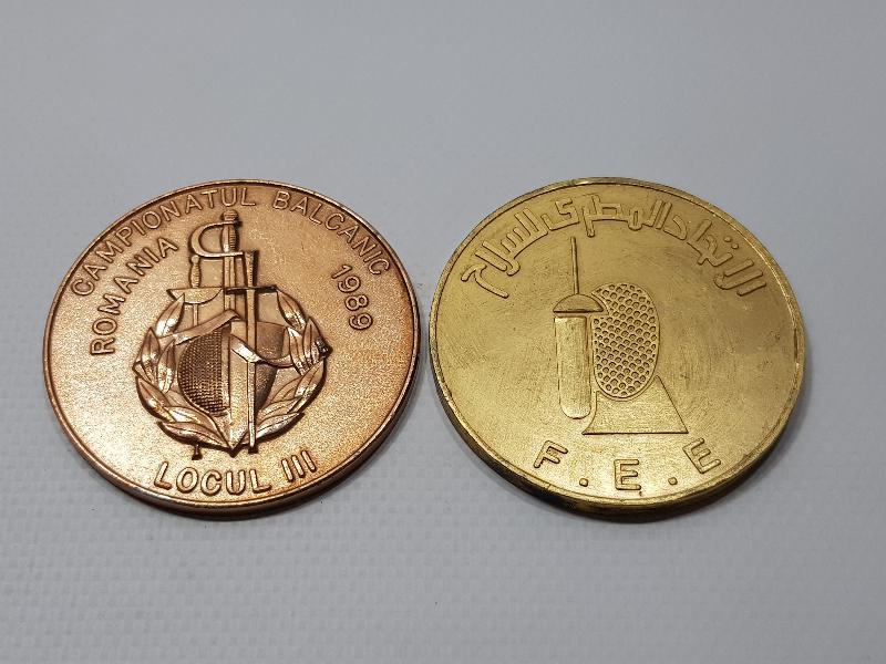 ESKRİMLE İLGİLİ İKİ ADET MADALYA