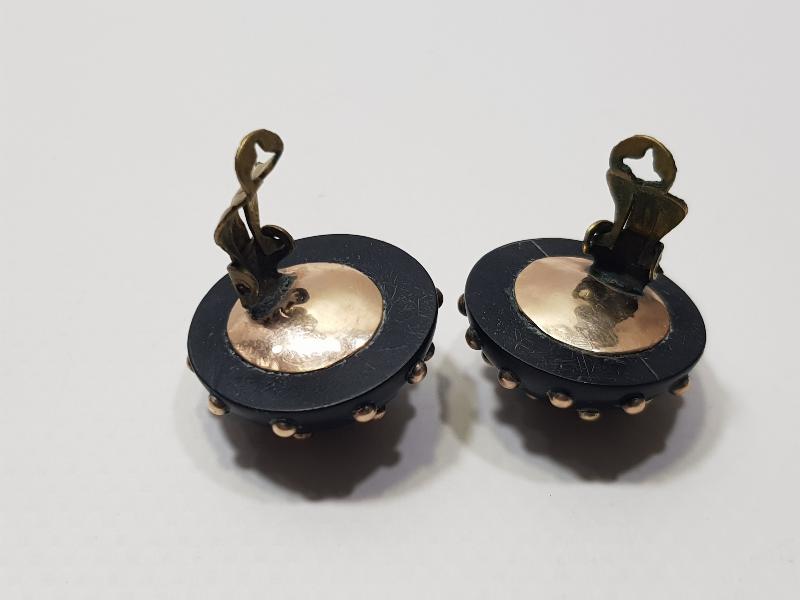 ANTİKA ALTIN NOKTALARLA BEZELİ OLTU TAŞLI KÜPE