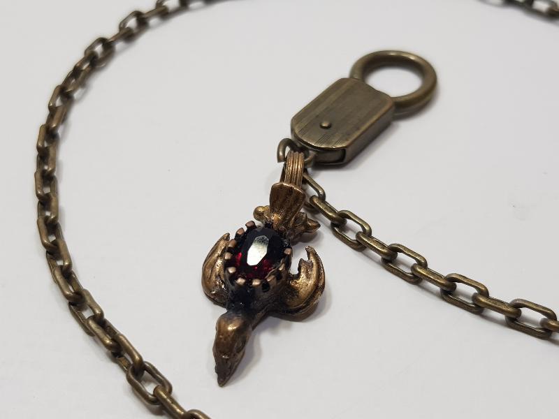 ANTİKA LAL TAŞLI KUŞ APLİKLİ SAAT KÖSTEĞİ