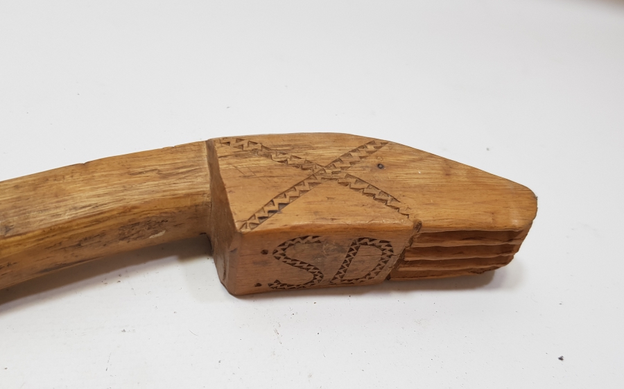 ÜZERİ İNSİYALLİ İŞLEMELİ EL OYMA ANTİKA HALI KİRKİTİ