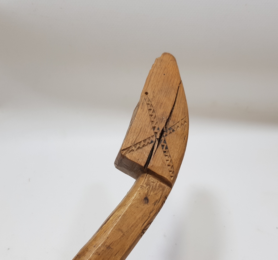 ÜZERİ İNSİYALLİ İŞLEMELİ EL OYMA ANTİKA HALI KİRKİTİ