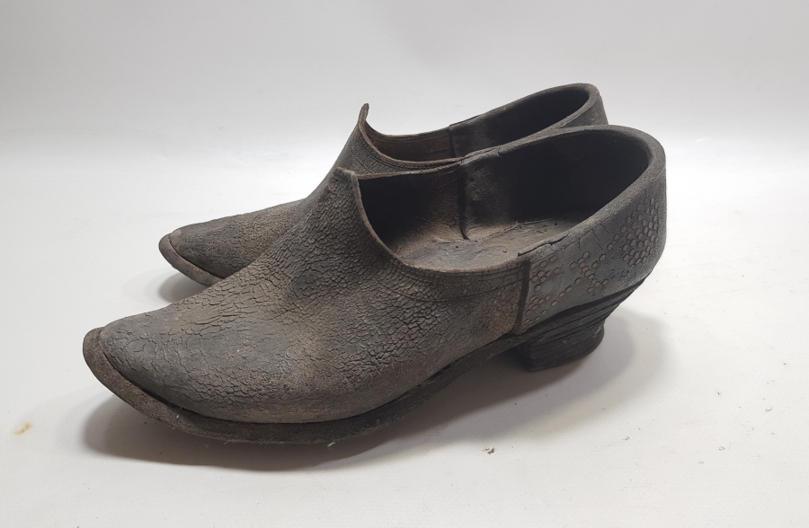 OSMANLI DÖNEMİ ÇOK NADİR YUMURTA TOPUKLU ÇİVİLİ KABADAYI İSKARPİNİ