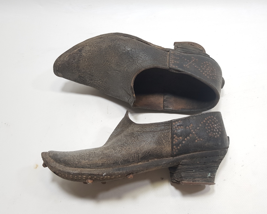 OSMANLI DÖNEMİ ÇOK NADİR YUMURTA TOPUKLU ÇİVİLİ KABADAYI İSKARPİNİ