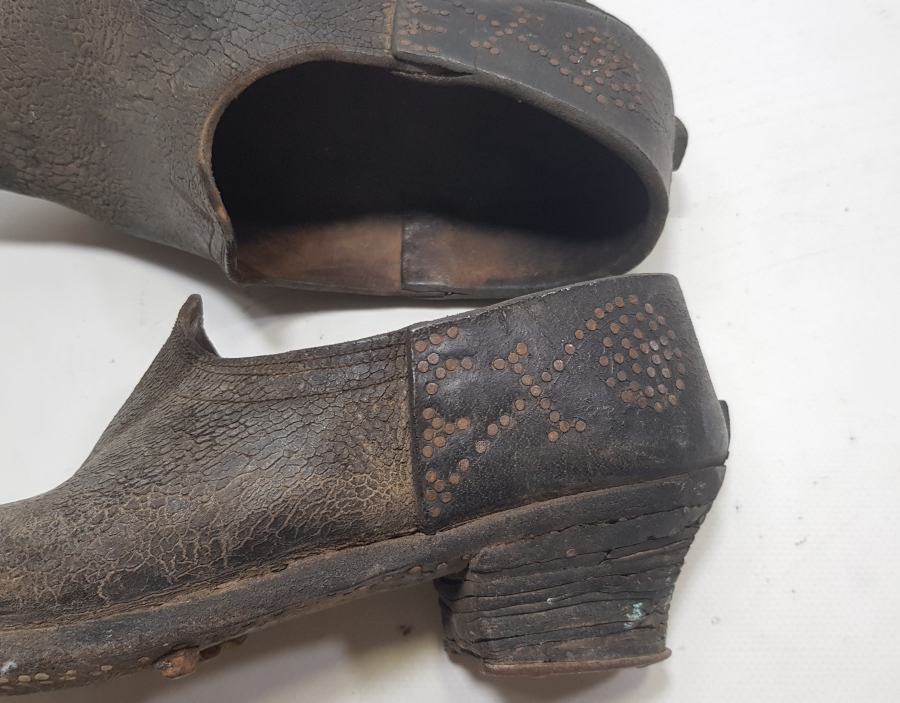 OSMANLI DÖNEMİ ÇOK NADİR YUMURTA TOPUKLU ÇİVİLİ KABADAYI İSKARPİNİ