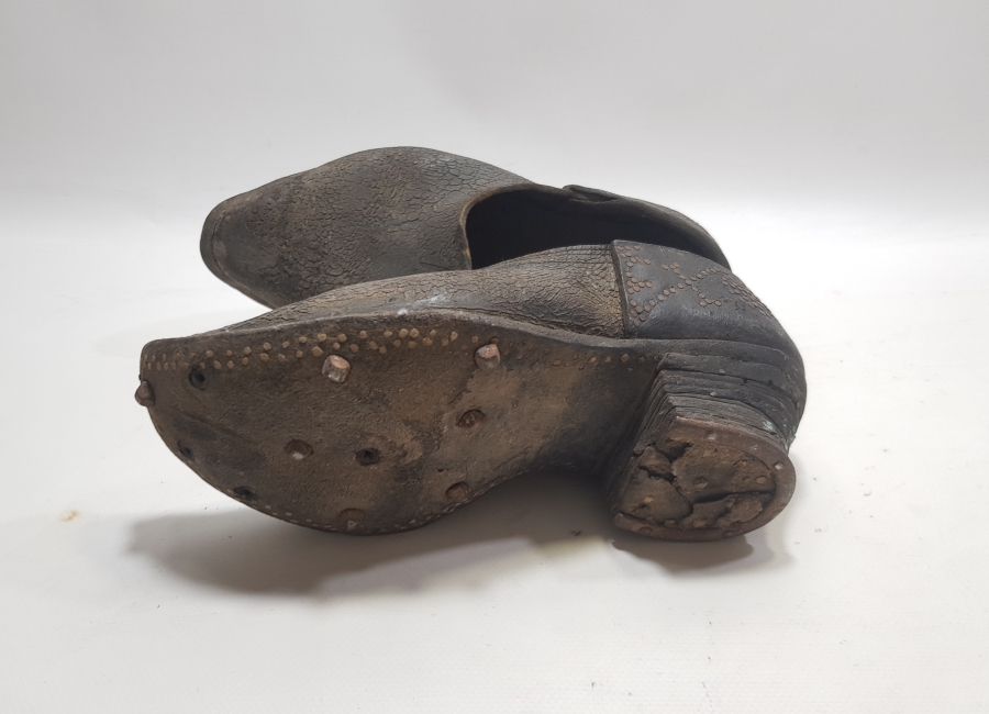 OSMANLI DÖNEMİ ÇOK NADİR YUMURTA TOPUKLU ÇİVİLİ KABADAYI İSKARPİNİ