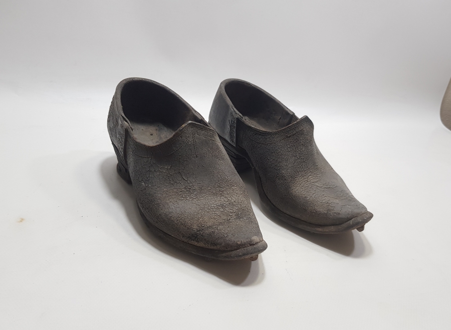 OSMANLI DÖNEMİ ÇOK NADİR YUMURTA TOPUKLU ÇİVİLİ KABADAYI İSKARPİNİ