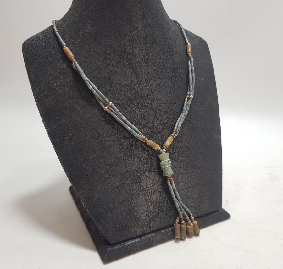 JADE TAŞININ FARKLI RENKLERİYLE YAPILMIŞ UZAK DOĞU İŞİ ÖZEL YAPIM GERDANLIK