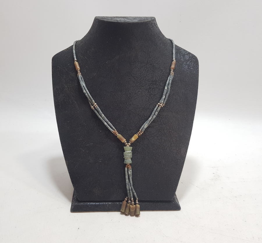 JADE TAŞININ FARKLI RENKLERİYLE YAPILMIŞ UZAK DOĞU İŞİ ÖZEL YAPIM GERDANLIK