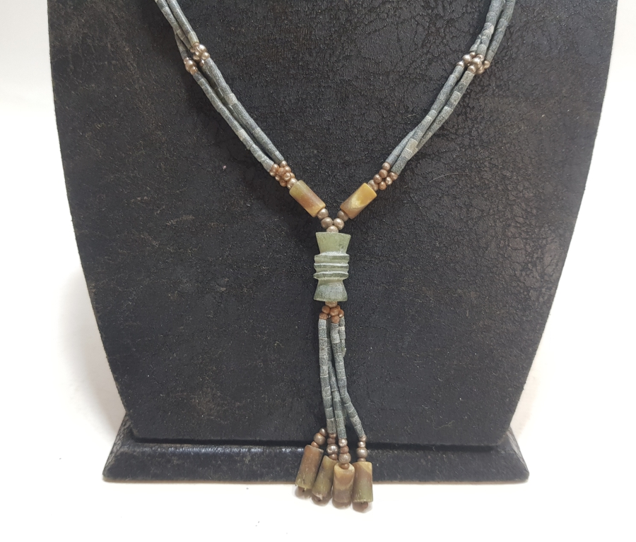 JADE TAŞININ FARKLI RENKLERİYLE YAPILMIŞ UZAK DOĞU İŞİ ÖZEL YAPIM GERDANLIK