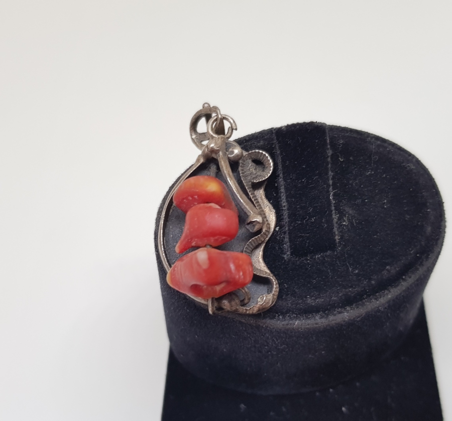 ÜZERİ MERCANLI ÖZEL YAPIM KOLYE UCU