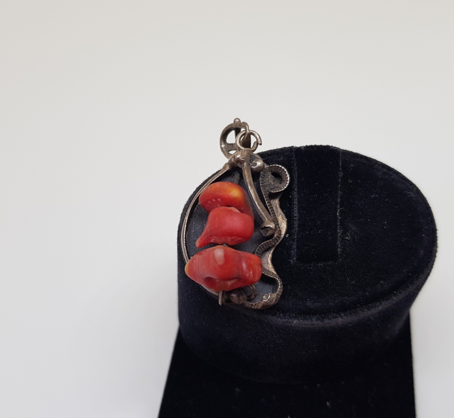 ÜZERİ MERCANLI ÖZEL YAPIM KOLYE UCU