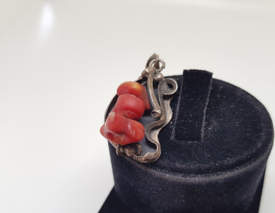 ÜZERİ MERCANLI ÖZEL YAPIM KOLYE UCU