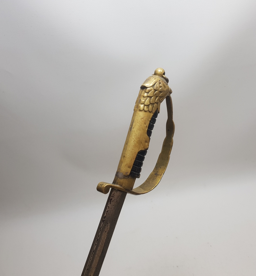 CUMHURİYET BAŞLARI BOYNUZ SAPLI VE KARTAL FİGÜRLÜ HAVACI SUBAY KILICI